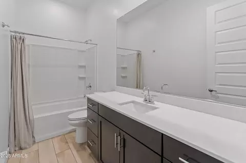 Bath - 3260 W Caleb Rd, Phoenix, AZ 85083 photo 4 of 4
