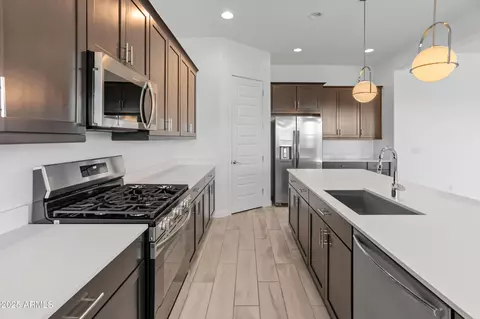 Kitchen - 3260 W Caleb Rd, Phoenix, AZ 85083 photo 4 of 8