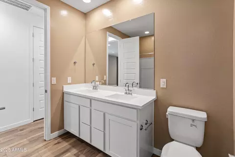 Bath - 3264 W Caleb Rd, Phoenix, AZ 85083 photo 2 of 3