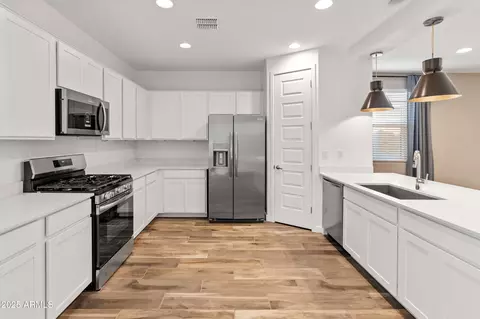 Kitchen - 3264 W Caleb Rd, Phoenix, AZ 85083 photo 1 of 2