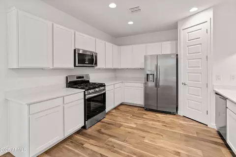 Kitchen - 3264 W Caleb Rd, Phoenix, AZ 85083 photo 2 of 2