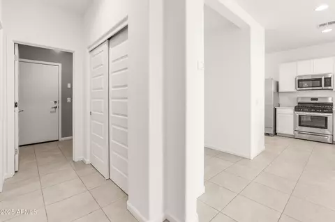 Entry Way - 3268 W Caleb Rd, Phoenix, AZ 85083 photo 3 of 6