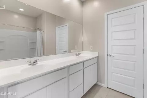 Bath - 3268 W Caleb Rd, Phoenix, AZ 85083 photo 1 of 2