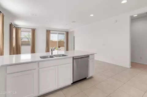 Kitchen - 3268 W Caleb Rd, Phoenix, AZ 85083 photo 3 of 4