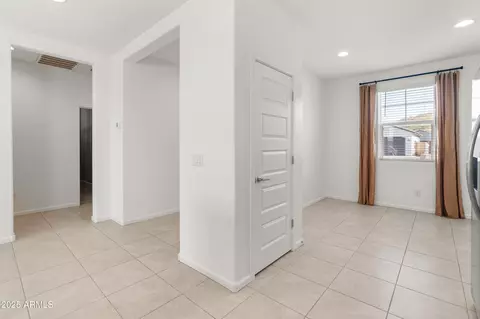 Entry Way - 3268 W Caleb Rd, Phoenix, AZ 85083 photo 4 of 6