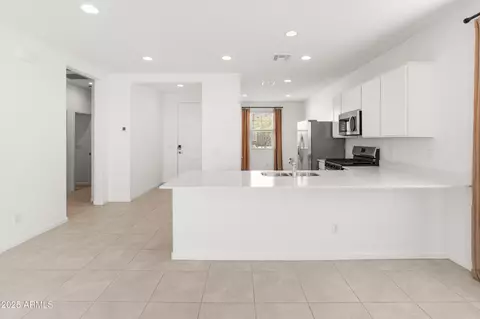 Entry Way - 3268 W Caleb Rd, Phoenix, AZ 85083 photo 2 of 6