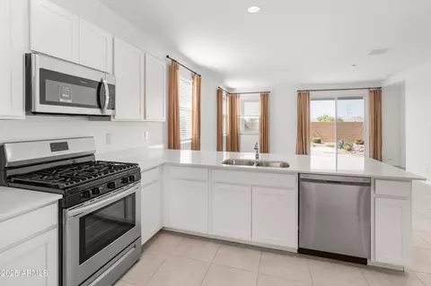 Kitchen - 3268 W Caleb Rd, Phoenix, AZ 85083 photo 2 of 4