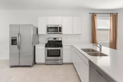 Kitchen - 3268 W Caleb Rd, Phoenix, AZ 85083 photo 1 of 4