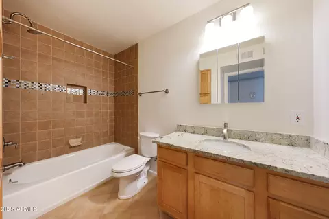 Bath - 1320 E Butler Dr, Phoenix, AZ 85020 photo 1 of 2