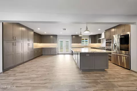 Kitchen - 1320 E Butler Dr, Phoenix, AZ 85020 photo 2 of 8