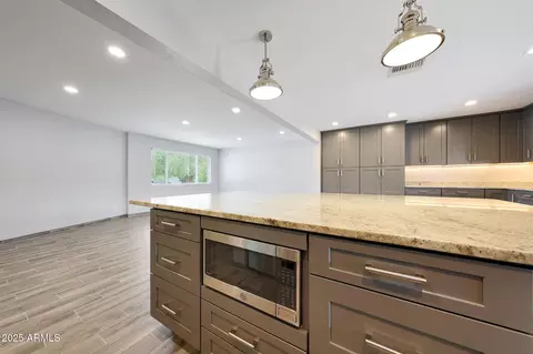 Kitchen - 1320 E Butler Dr, Phoenix, AZ 85020 photo 6 of 8