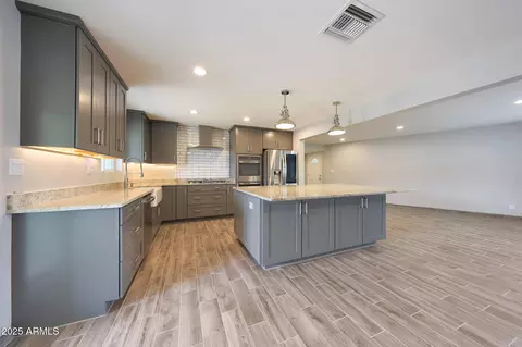 Kitchen - 1320 E Butler Dr, Phoenix, AZ 85020 photo 3 of 8