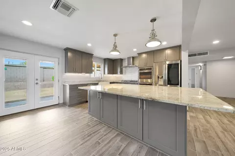 Kitchen - 1320 E Butler Dr, Phoenix, AZ 85020 photo 4 of 8