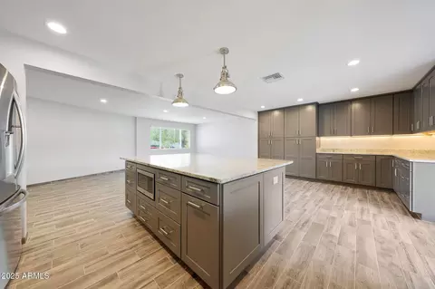 Kitchen - 1320 E Butler Dr, Phoenix, AZ 85020 photo 5 of 8