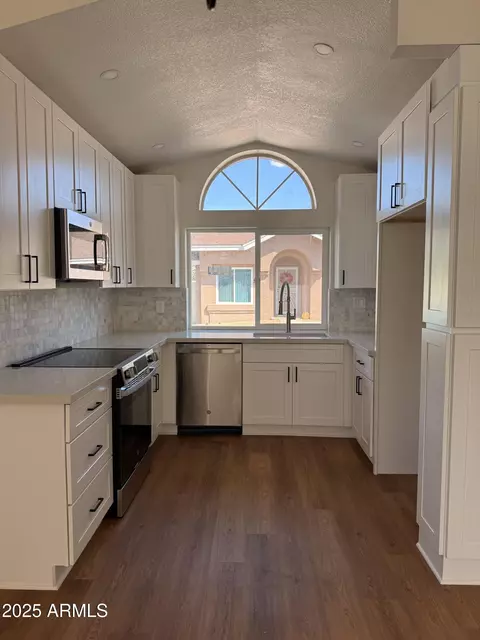915 E Annette Dr, Phoenix, AZ 85022 photo 4