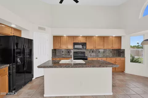 Kitchen - 7464 E Lompoc Ave, Mesa, AZ 85209 photo 2 of 5
