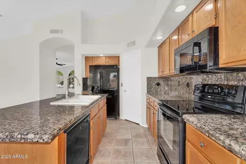Kitchen - 7464 E Lompoc Ave, Mesa, AZ 85209 photo 3 of 5