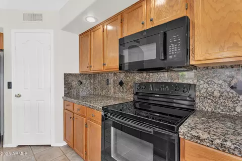 Kitchen - 7464 E Lompoc Ave, Mesa, AZ 85209 photo 4 of 5