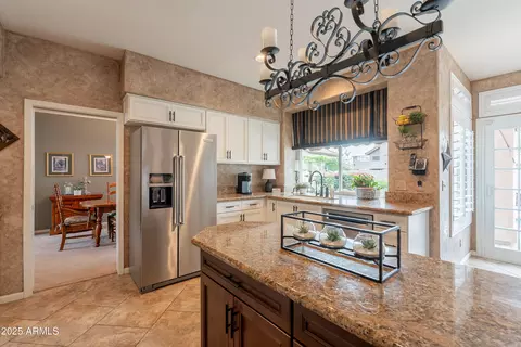 Kitchen - 1667 E Saltsage Dr, Phoenix, AZ 85048 photo 5 of 12