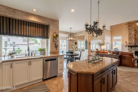 Kitchen - 1667 E Saltsage Dr, Phoenix, AZ 85048 photo 3 of 12