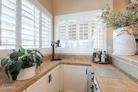 Kitchen - 1667 E Saltsage Dr, Phoenix, AZ 85048 photo 12 of 12