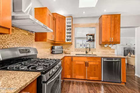 Kitchen - 2715 Edgemont Ave, Phoenix, AZ 85008 photo 2 of 3