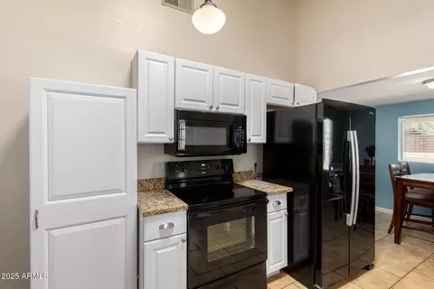 Kitchen - 511 E Purdue Ave, Phoenix, AZ 85020 photo 4 of 4