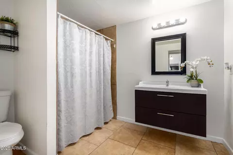 Bath - 511 E Purdue Ave, Phoenix, AZ 85020 photo 1 of 3