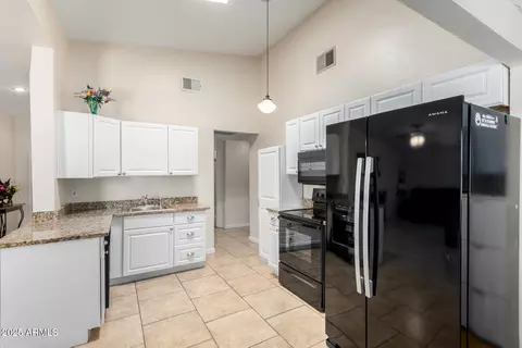 Kitchen - 511 E Purdue Ave, Phoenix, AZ 85020 photo 2 of 4