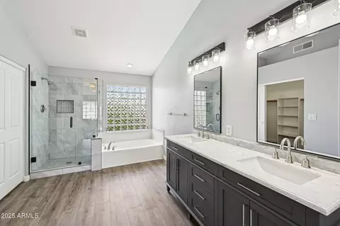 Bath - 553 E Baylor Ln, Gilbert, AZ 85296 photo 2 of 5