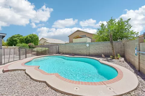 Exterior - 553 E Baylor Ln, Gilbert, AZ 85296 photo 6 of 8