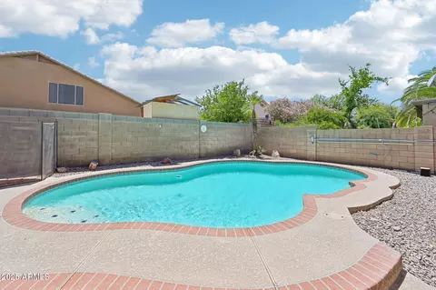 Exterior - 553 E Baylor Ln, Gilbert, AZ 85296 photo 5 of 8