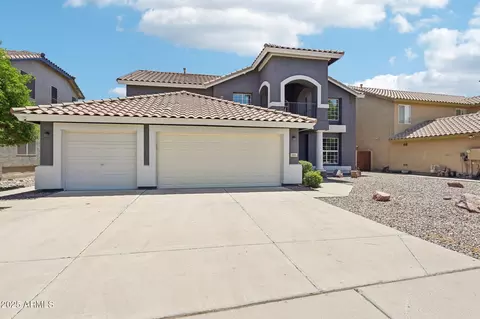 Exterior - 553 E Baylor Ln, Gilbert, AZ 85296 photo 3 of 8