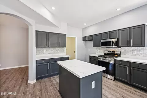 Kitchen - 553 E Baylor Ln, Gilbert, AZ 85296 photo 5 of 6