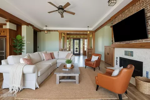 Living - 3123 E Cat Balue Dr, Phoenix, AZ 85050 photo 1 of 4