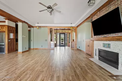 Living - 3123 E Cat Balue Dr, Phoenix, AZ 85050 photo 2 of 4