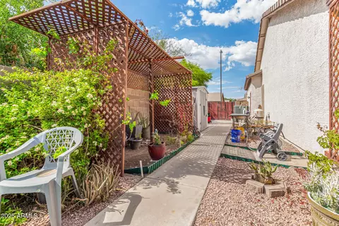 Exterior - 115 E Spur Ave, Gilbert, AZ 85296 photo 2 of 9
