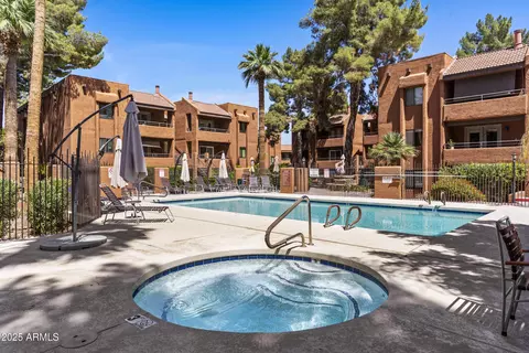 4704 E Paradise Village Pkwy N #236, Phoenix, AZ 85032