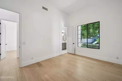 210 E Cactus Wren Dr, Phoenix, AZ 85020 photo 21