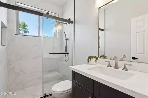 Bath - 3202 E Orange Dr, Phoenix, AZ 85018 photo 1 of 7