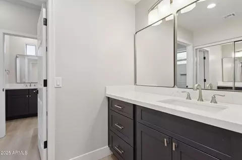 Bath - 3202 E Orange Dr, Phoenix, AZ 85018 photo 5 of 7