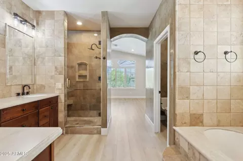 Entry Way - 3202 E Orange Dr, Phoenix, AZ 85018 photo 2 of 4