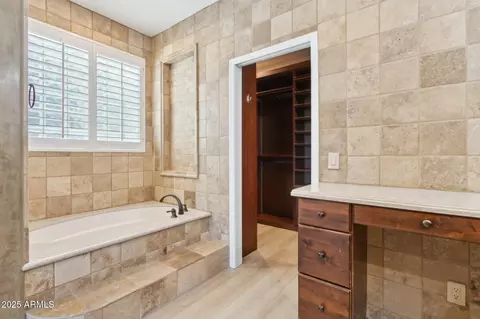Bath - 3202 E Orange Dr, Phoenix, AZ 85018 photo 4 of 7