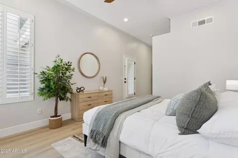 Bedroom - 3202 E Orange Dr, Phoenix, AZ 85018 photo 2 of 3