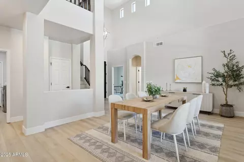 Dining - 3202 E Orange Dr, Phoenix, AZ 85018 photo 1 of 2
