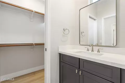 Bath - 3202 E Orange Dr, Phoenix, AZ 85018 photo 7 of 7