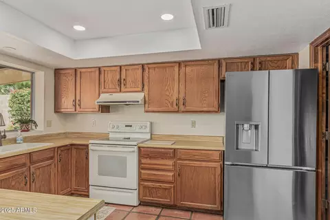 Kitchen - 4229 E Pearce Rd, Phoenix, AZ 85044 photo 4 of 4