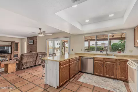 Kitchen - 4229 E Pearce Rd, Phoenix, AZ 85044 photo 2 of 4