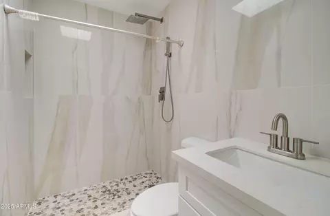 Bath - 35019 N Central Ave, Phoenix, AZ 85086 photo 1 of 2