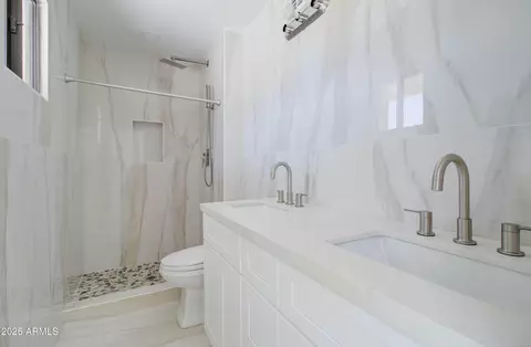 Bath - 35019 N Central Ave, Phoenix, AZ 85086 photo 2 of 2